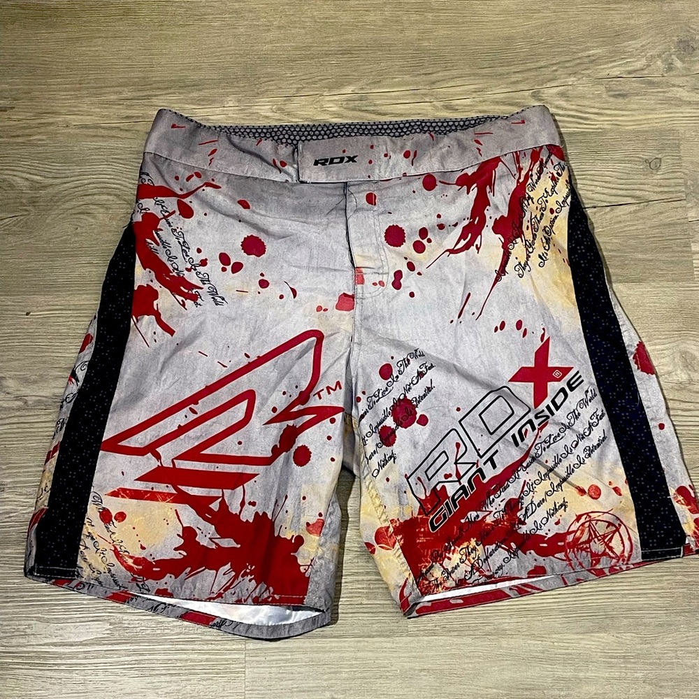 MMA TRAINING DIRTY & BLOODY REVENGE SERIES GYM WORKOUT SHORTS SZ LG